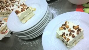 dolce al mascarpone con mandorle caramellate